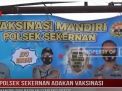 POLSEK SEKERNAN ADAKAN VAKSINASI MANDIRI DAN BAGIKAN SEMBAKO GRATIS