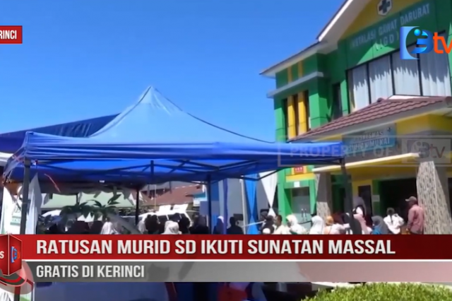 RATUSAN MURID SD IKUTI SUNATAN MASSAL GRATIS DI KERINCI