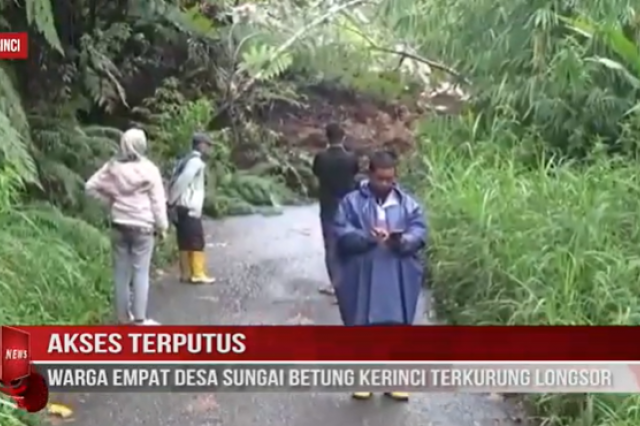 AKSES TERPUTUS, WARGA EMPAT DESA SUNGAI BETUNG KERINCI TERKURUNG LONGSOR