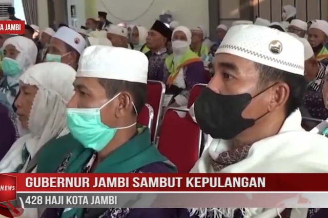GUBERNUR JAMBI SAMBUT KEPULANGAN 428 HAJI KOTA JAMBI