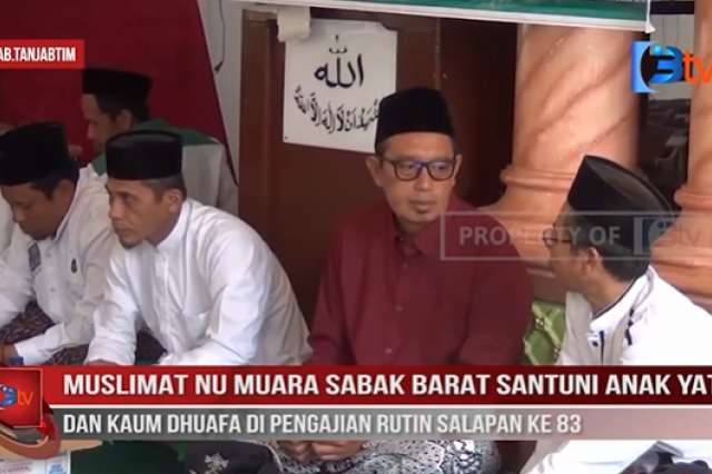 MUSLIMAT NU MUARA SABAK BARAT SANTUNI ANAK YATIM DAN KAUM DHUAFA DI PENGAJIAN RUTIN SALAPAN KE 8