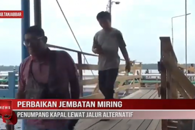 PERBAIKAN JEMBATAN MIRING, PENUMPANG KAPAL LEWAT JALUR ALTERNATIF