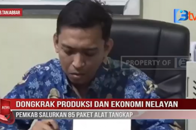DONGKRAK PRODUKSI DAN EKONOMI NELAYAN, PEMKAB SALURKAN 85 PAKET ALAT TANGKAP