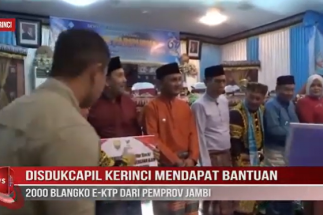 DISDUKCAPIL KERINCI MENDAPAT BANTUAN 2000 BLANGKO E KTP DARI PEMPROV JAMBI