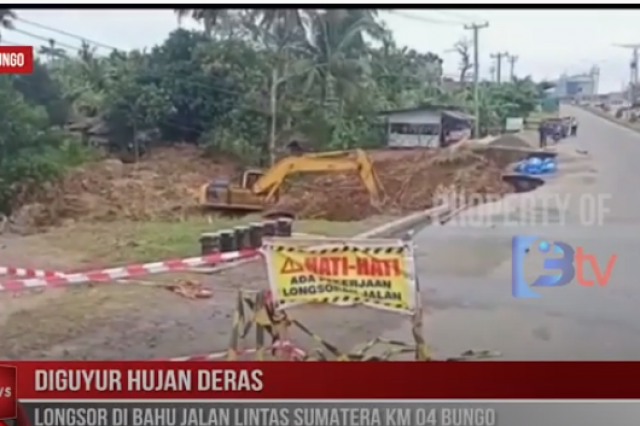 LONGSOR DI BAHU JALAN LINTAS SUMATERA KM 04 KAB.BUNGO