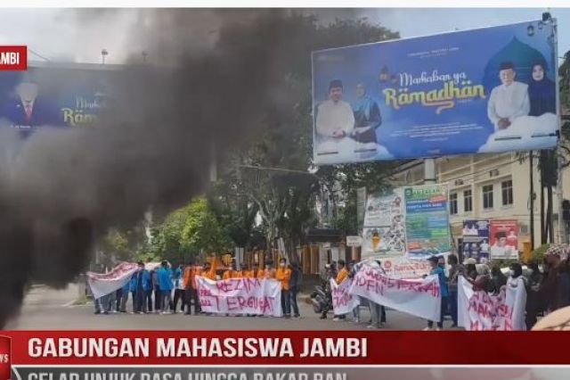 GABUNGAN MAHASISWA JAMBI GELAR UNJUK RASA HINGGA BAKAR BAN
