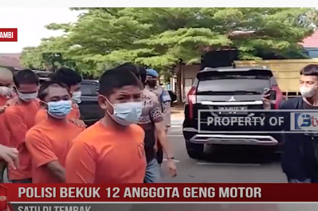 POLISI BEKUK 12 ANGGOTA GENG MOTOR,SATU DITEMBAK