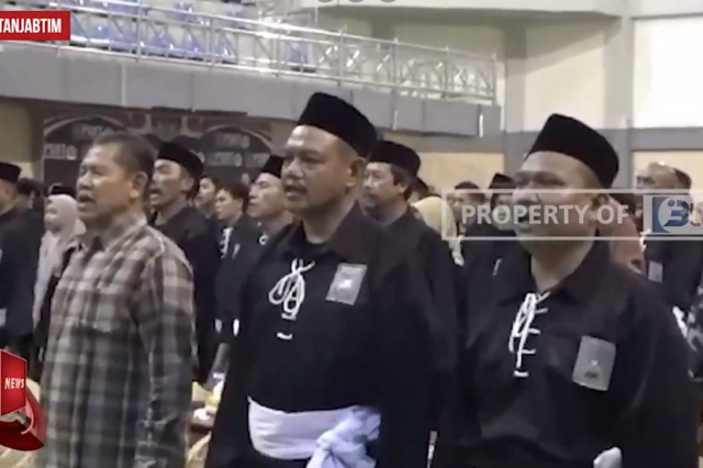 SAPRIL HADIRI PENGESAHAN 140 WARGA BARU PSHT CABANG TANJAB TIMUR