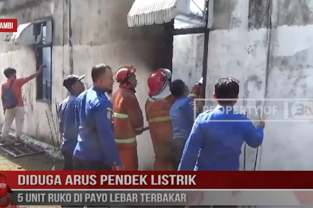 DIDUGA ARUS PENDEK LISTRIK, 5 UNIT RUKO DI PAYO LEBAR TERBAKAR