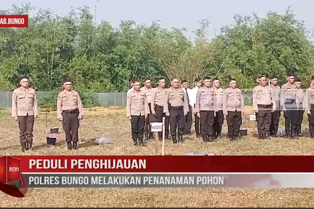 PEDULI PENGHIJAUAN, POLRES BUNGO MELAKUKAN PENANAMAN POHON