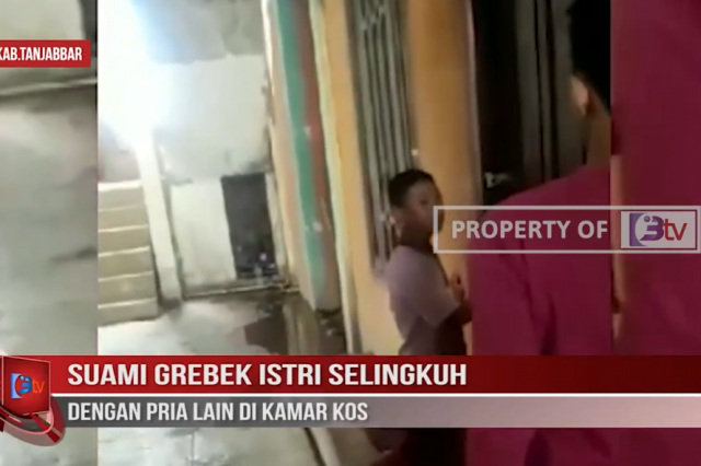 SUAMI GREBEK ISTRI SELINGKUH DENGAN PRIA LAIN DI KAMAR KOS