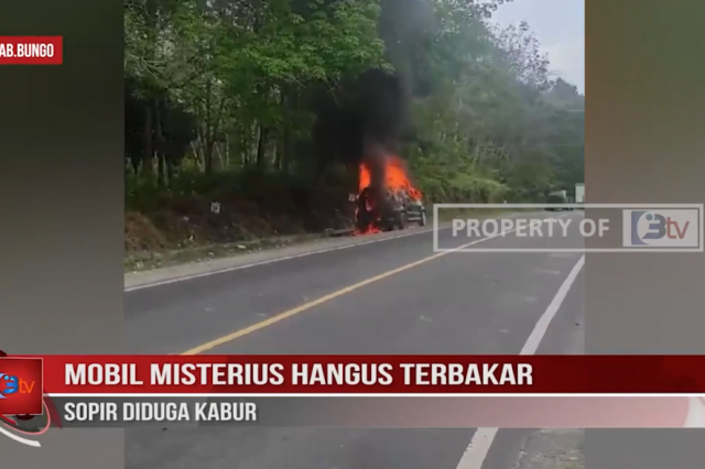 MOBIL MISTERIUS HANGUS TERBAKAR, SOPIR DIDUGA KABUR