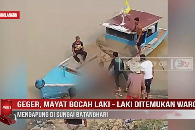 GEGER, MAYAT BOCAH LAKI LAKI DITEMUKAN WARGA MENGAPUNG DI SUNGAI BATANGHARI