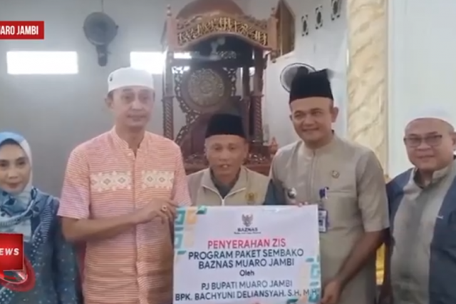 PJ BUPATI BACHYUNI MELAKUKAN PENYERAHAN ZIS PROGRAM PAKET SEMBAKO RAMADHAN