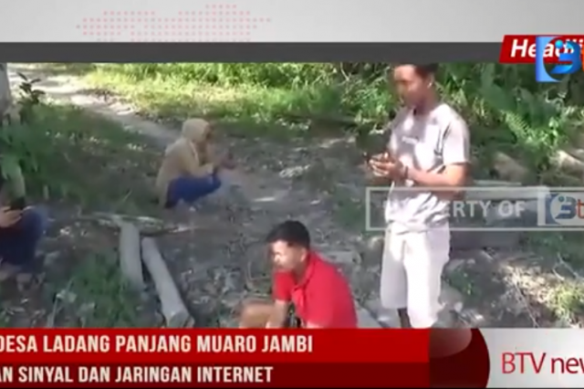WARGA DESA LADANG PANJANG MUARO JAMBI KESULITAN SINYAL DAN JARINGAN INTERNET