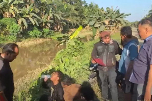 SAT NARKOBA POLRES TANJAB TIMUR AMANKAN TIGA TERSANGKA PENGEDAR NARKOTIKA JENIS SABU