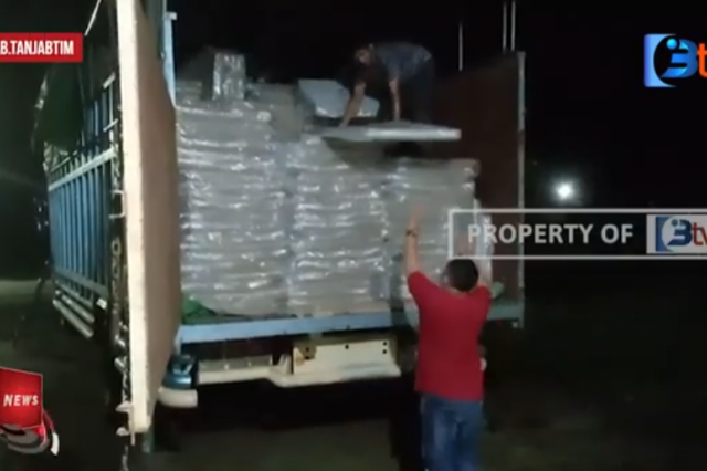 SEBANYAK 2 028 LOGISTIK BILIK SUARA TIBA DI GUDANG KPU TANJAB TIMUR