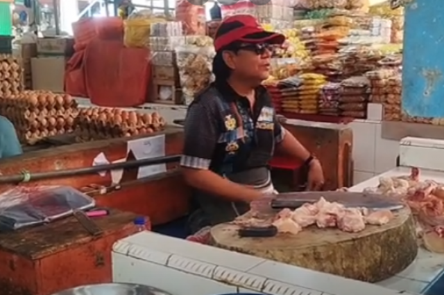 HARGA AYAM POTONG MENGALAMI KENAIKAN DI KOTA SUNGAI PENUH