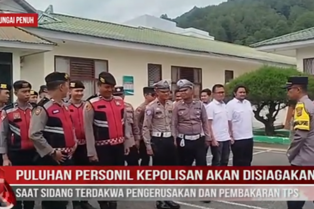PULUHAN PERSONIL KEPOLISAN AKAN DISIAGAKAN SAAT SIDANG TERDAKWA PENGERUSAKAN DAN PEMBAKARAN TPS
