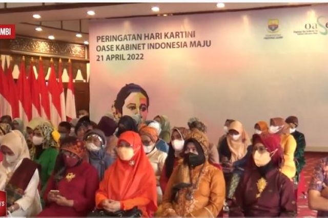 PERINGATI HARI KARTINI, 11 PEREMPUAN BERJASA DAN BERPRESTASI TERIMA PENGHARGAAN