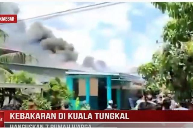 KEBAKARAN DI KUALA TUNGKAL HANGUSKAN 7 RUMAH WARGA