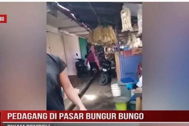 PEDAGANG DI PASAR BUNGUR BUNGO TIKAM PEMBELI