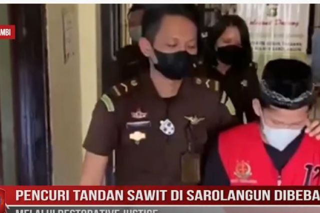 PENCURI TANDAN SAWIT DI SAROLANGUN DIBEBASKAN MELALUI RESTORATIVE JUSTICE