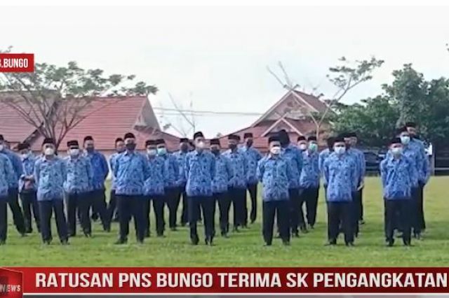 RATUSAN PNS BUNGO TERIMA SK PENGANGKATAN LANGSUNG DARI BUPATI