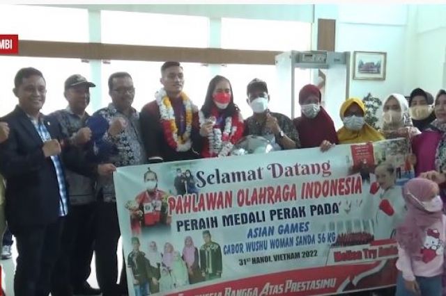 ATLET SEAGAMES VIETNAM ASAL JAMBI TIBA DI BANDARA SULTAN THAHA