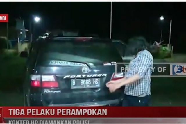 TIGA PELAKU PERAMPOKAN KONTER HP DIAMANKAN POLISI