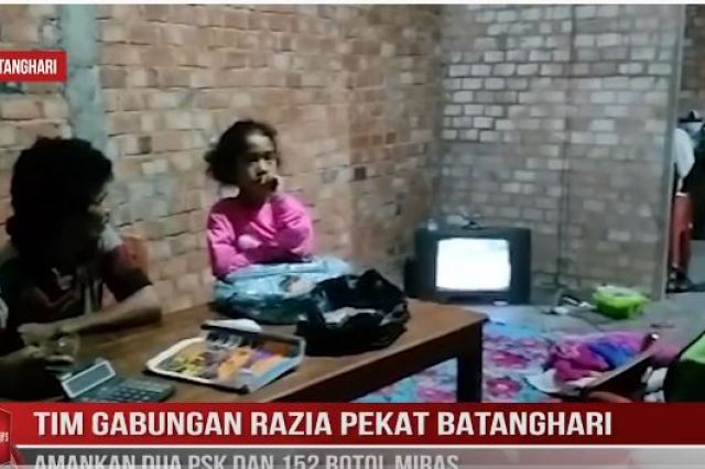 TIM GABUNGAN RAZIA PEKAT BATANGHARI AMANKAN DUA PSK DAN 152 BOTOL MIRAS